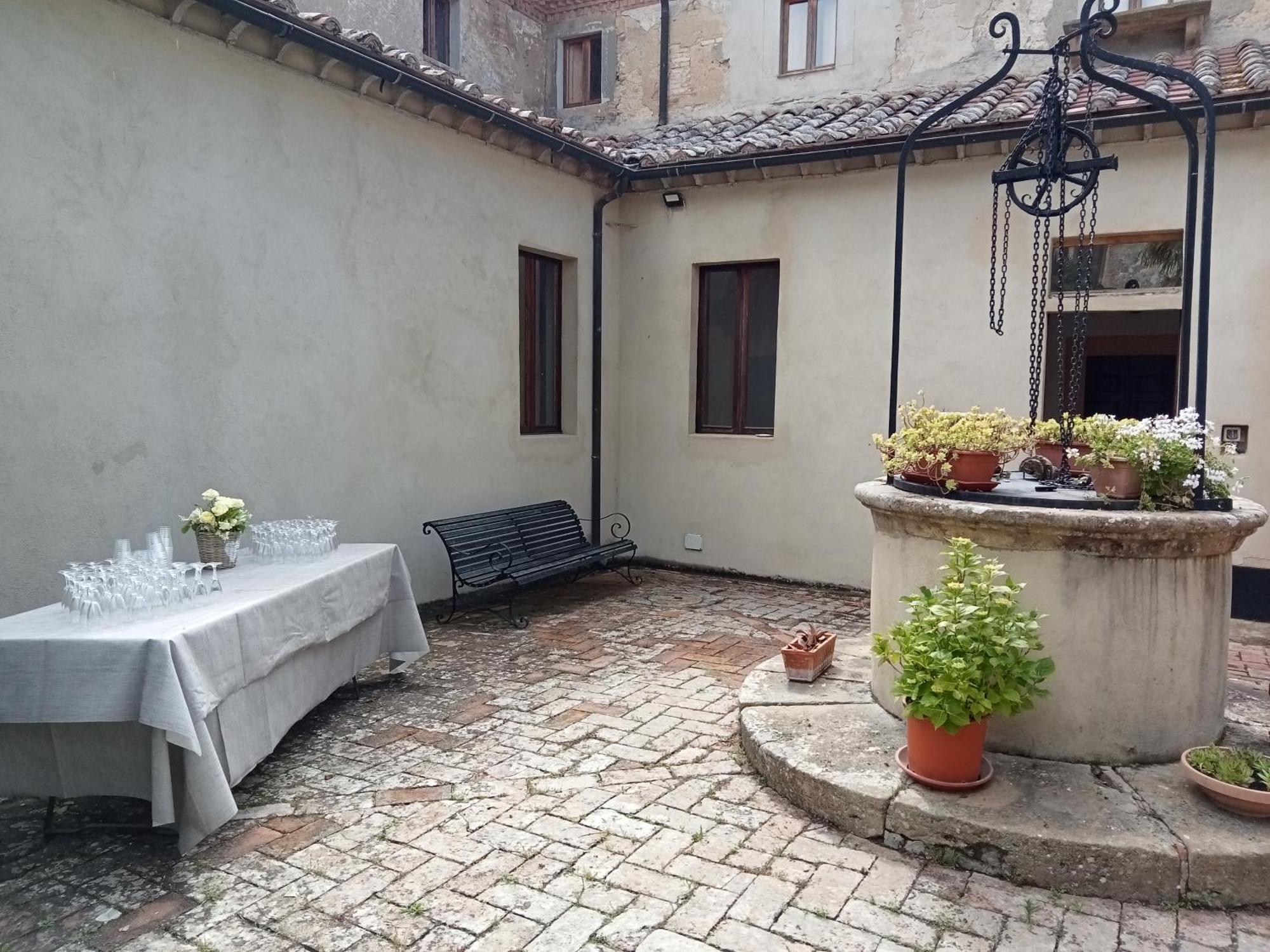 Chiostro Delle Monache Hostel Volterra Esterno foto